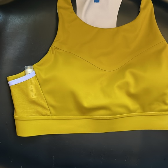 NWOT Brooks Sports Bra 38A/B - Picture 3 of 6
